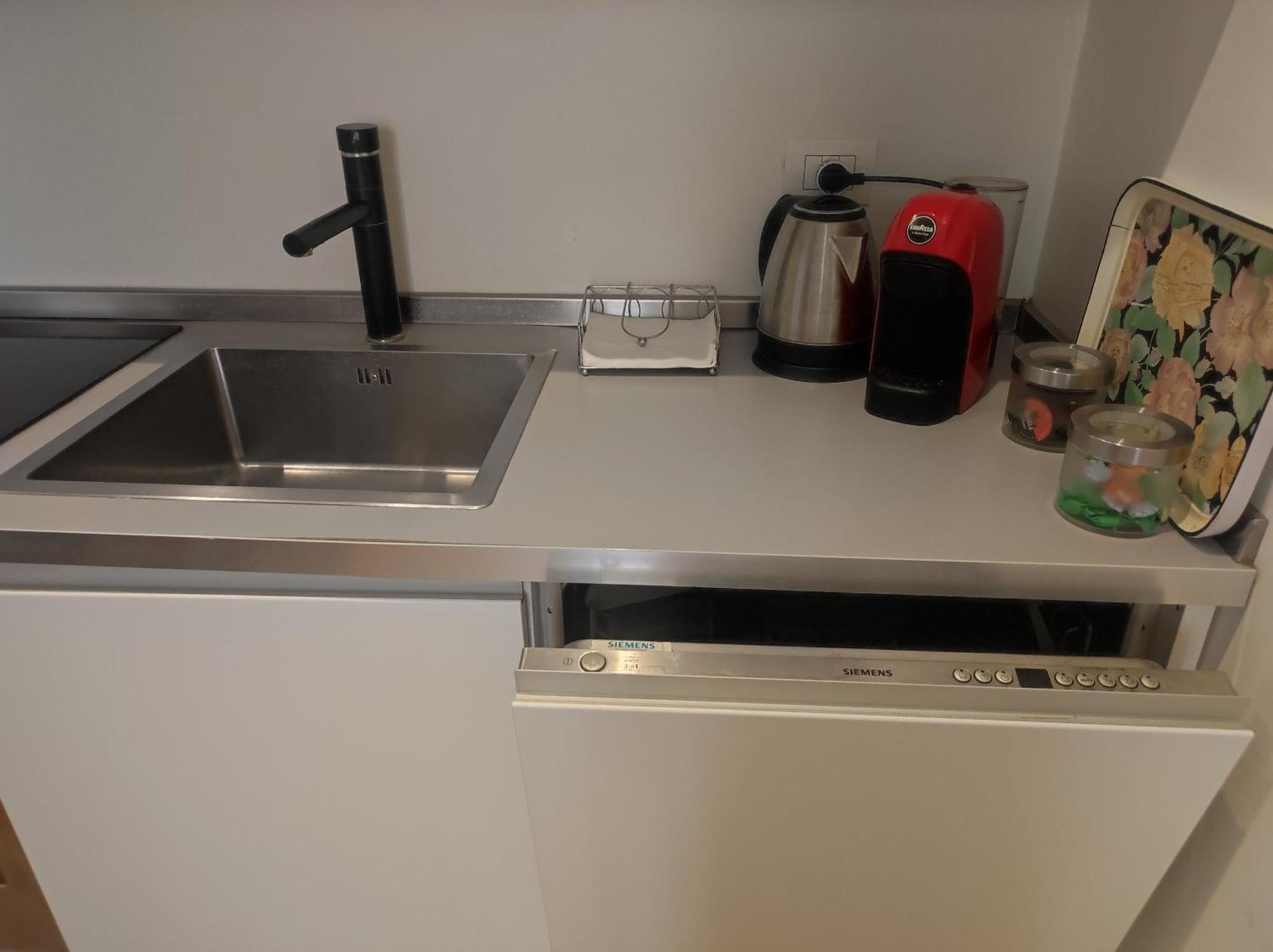 Maria Holiday Homes -Vitruvio 42 Appartamenti Milan Bagian luar foto